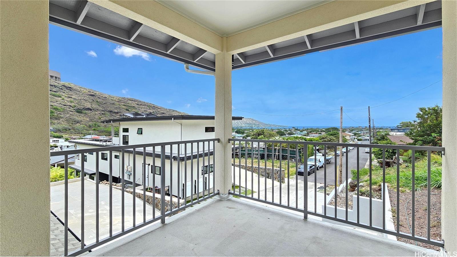 466  Lani Street Kuliouou, Diamond Head home - photo 2 of 25