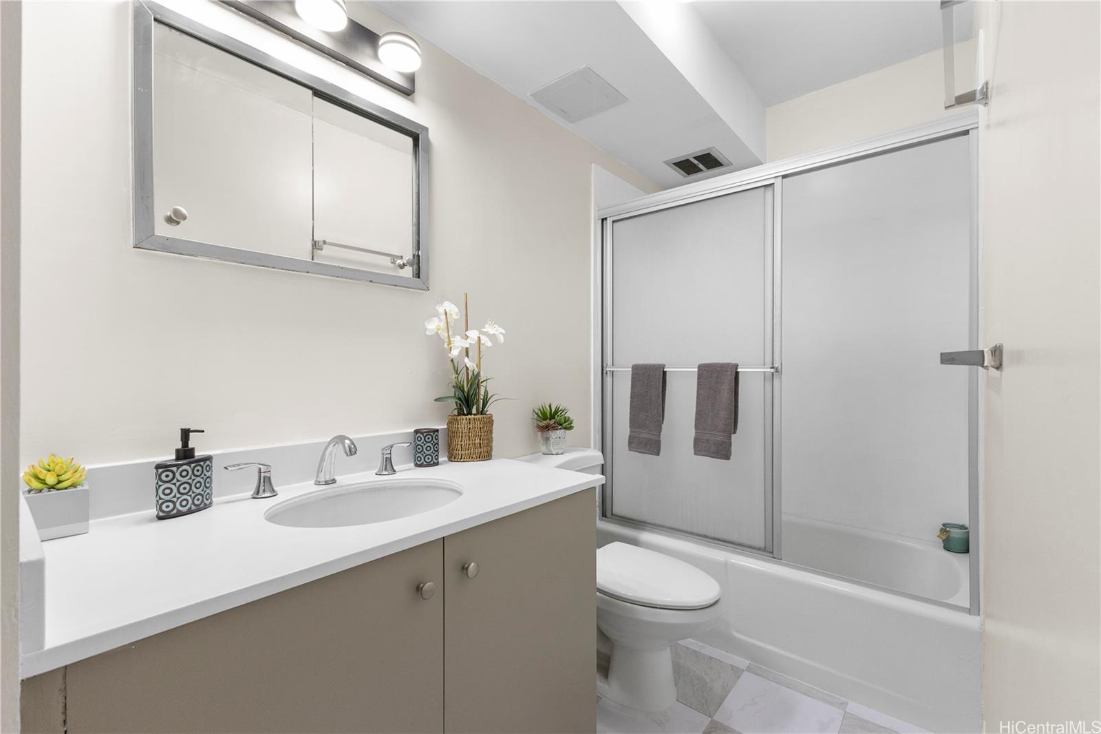 Waipuna condo # 1508, Honolulu, Hawaii - photo 17 of 25