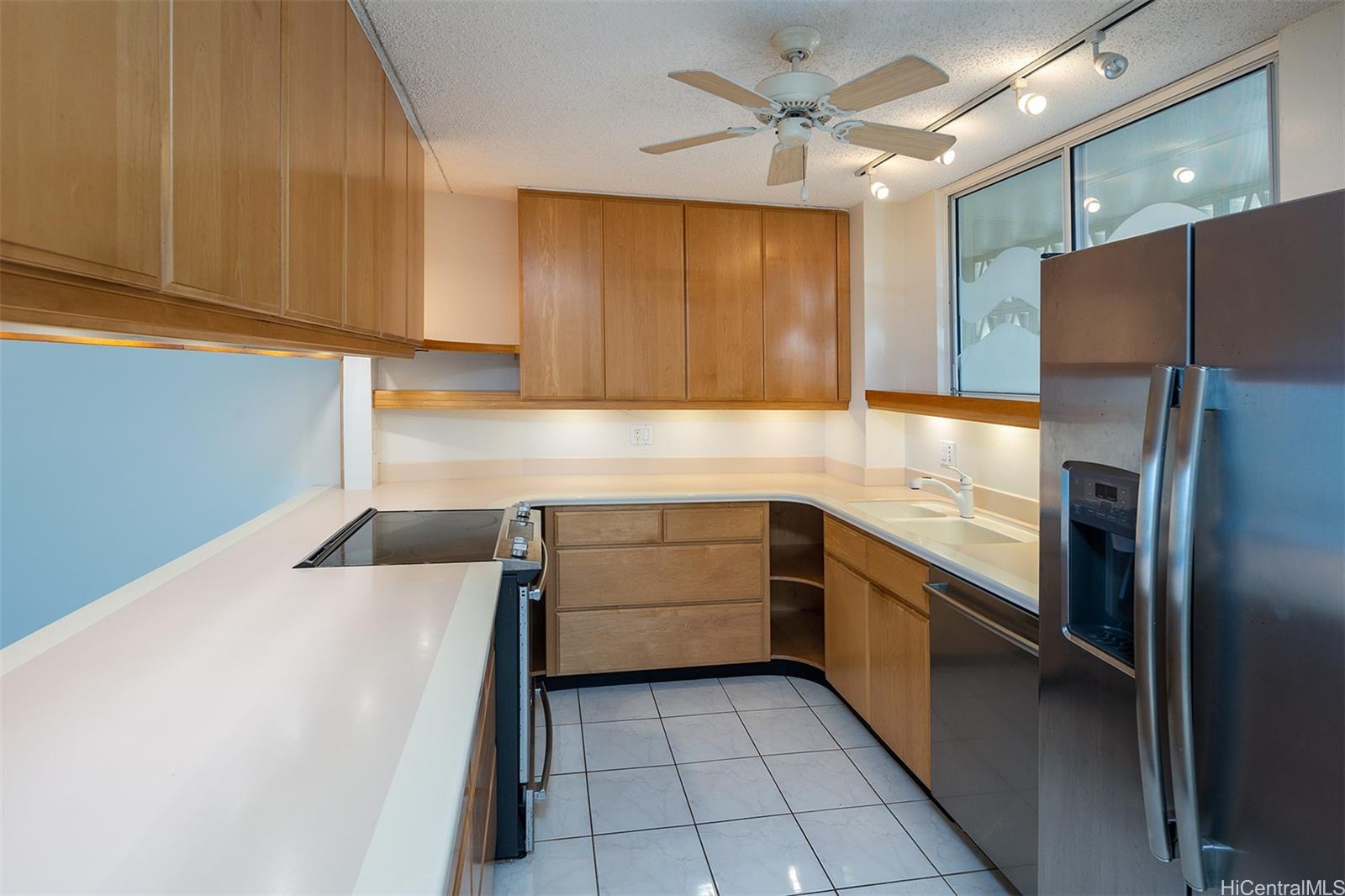 469 Ena Rd Honolulu - Rental - photo 5 of 21