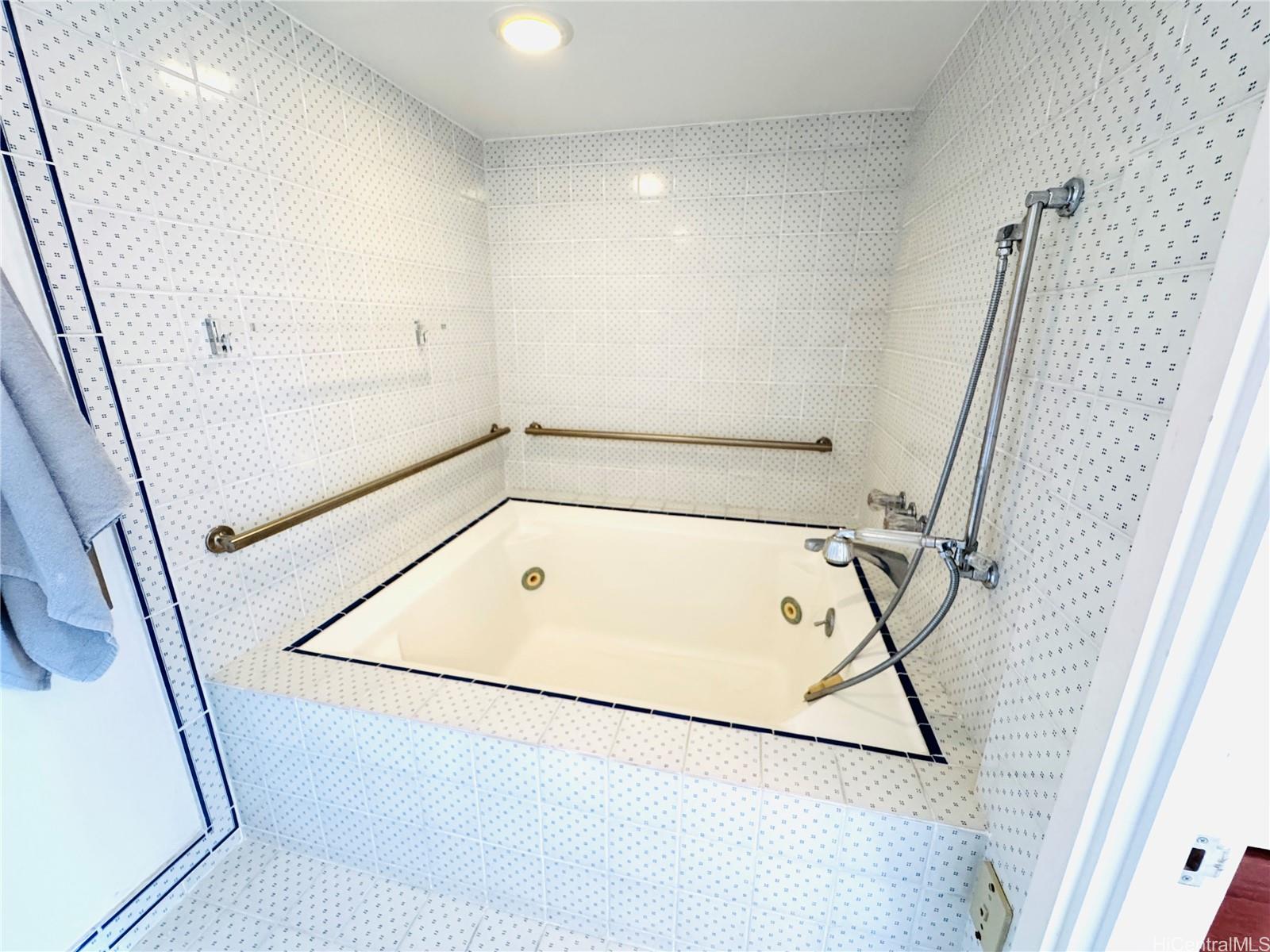 Waipuna condo # 2104, Honolulu, Hawaii - photo 6 of 19