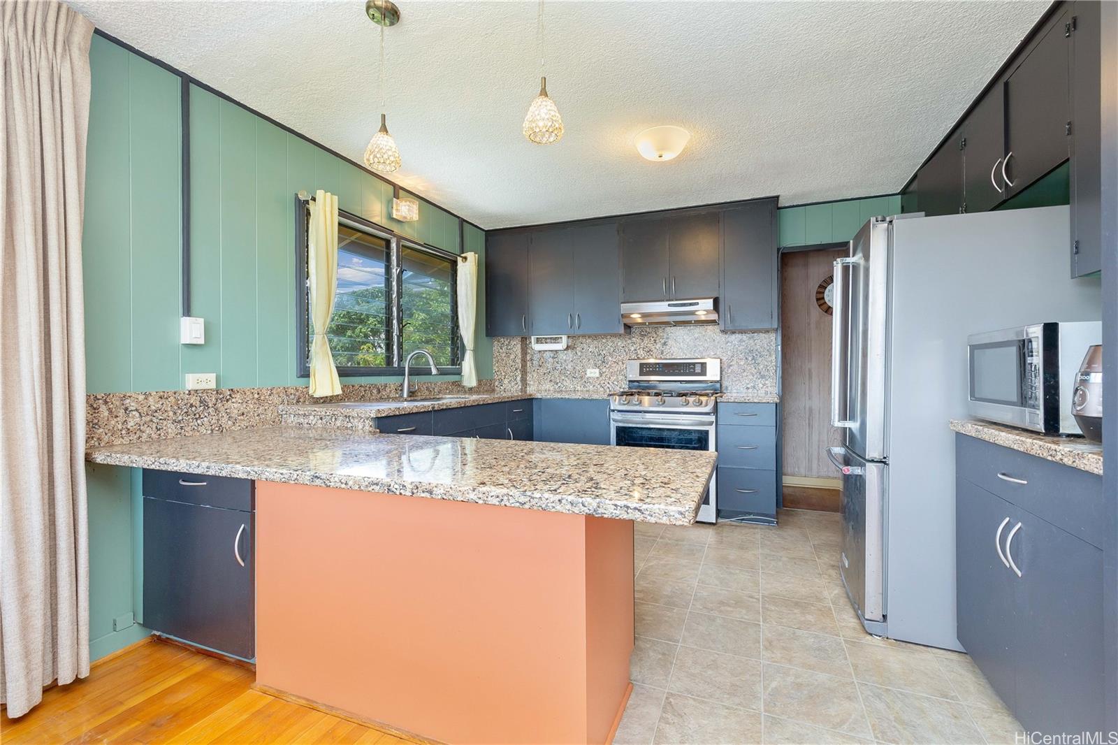 4692  Likini Street Salt Lake, Honolulu home - photo 4 of 21