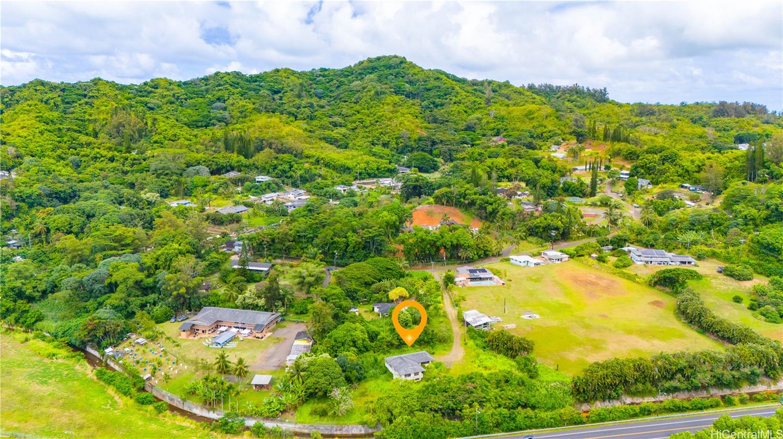 47-050  Okana Road Temple Valley, Kaneohe home - photo 3 of 25