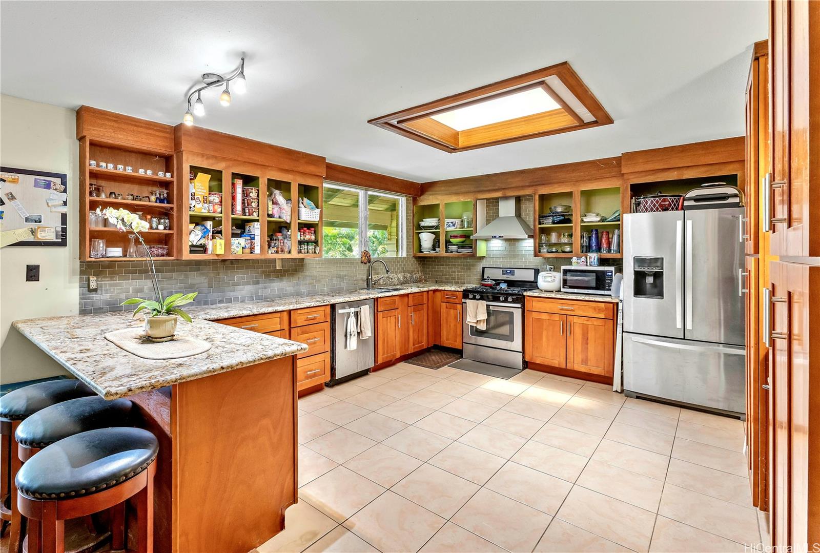 47-062  Okana Place Temple Valley, Kaneohe home - photo 4 of 10