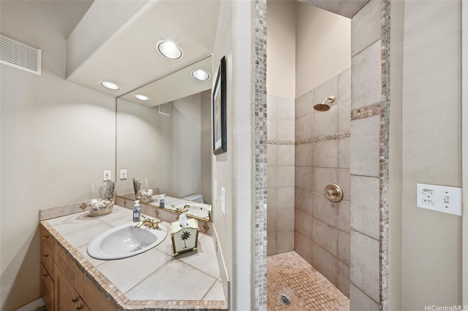 4720  Pohakuloa Rd Molokai West, Molokai home - photo 14 of 20