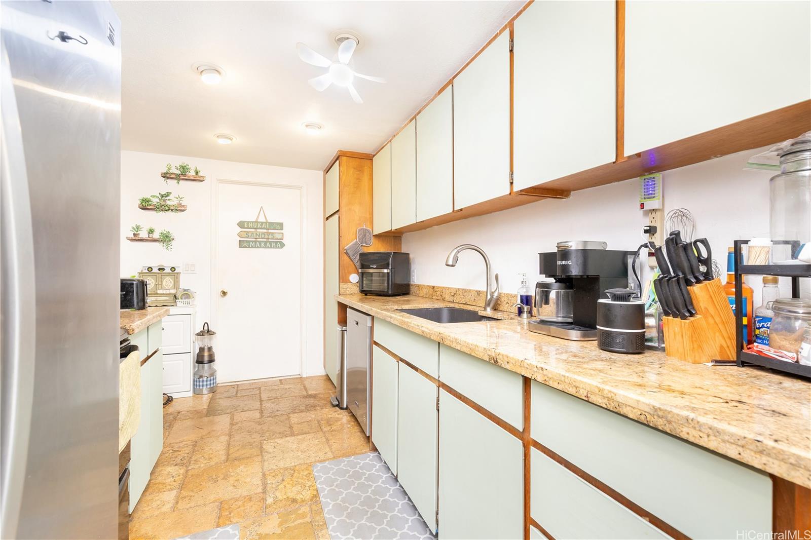 47-316C Hui Iwa St townhouse # 603, Kaneohe, Hawaii - photo 4 of 20