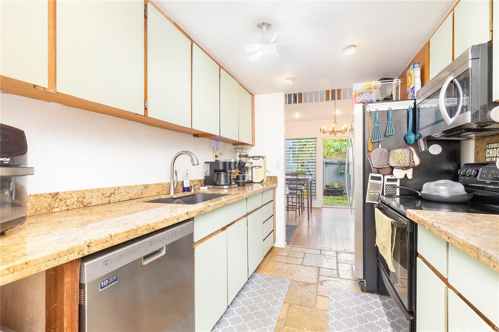 47-316C Hui Iwa St townhouse # 603, Kaneohe, Hawaii - photo 5 of 20