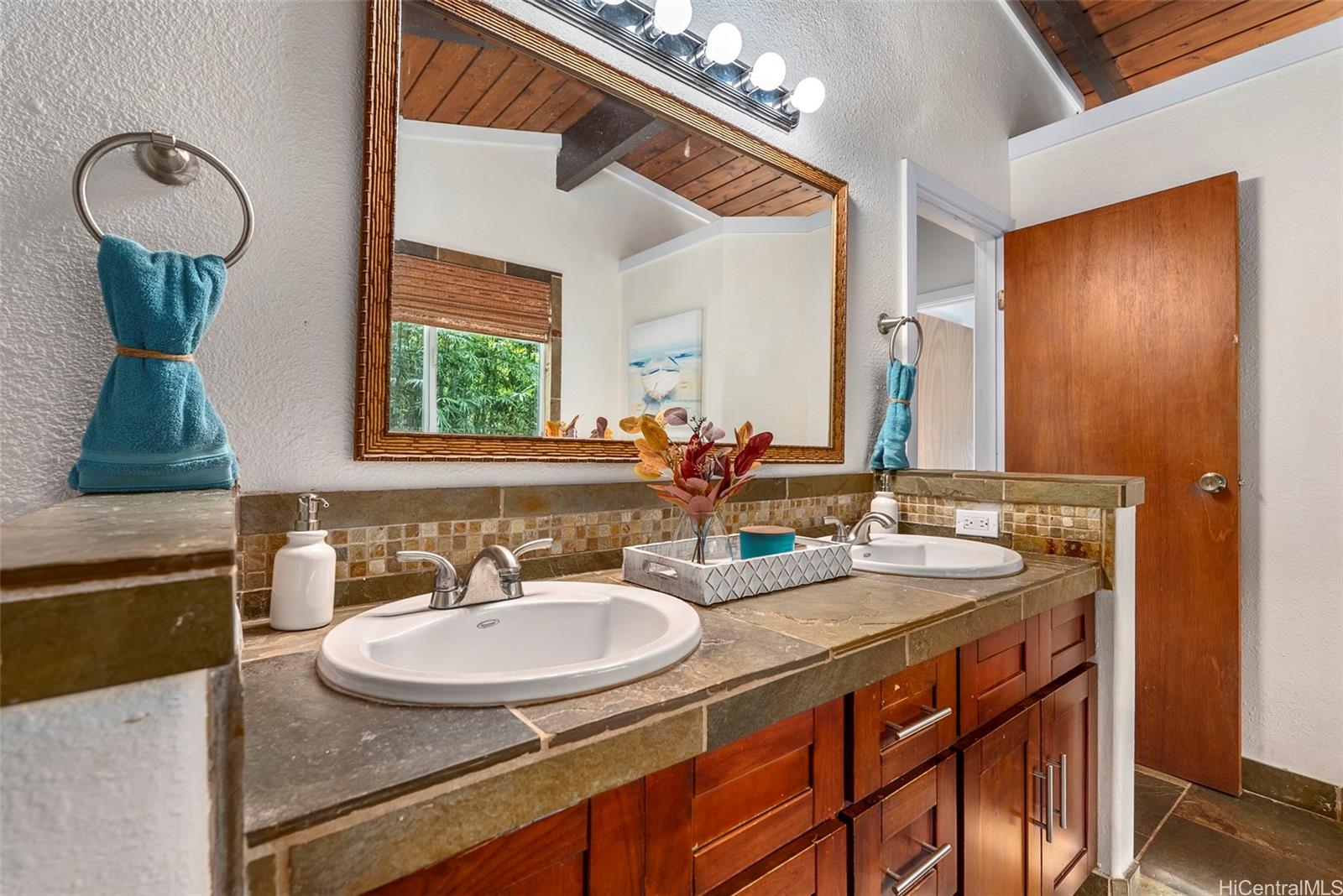 47-323  Mawaena Street Lulani Ocean, Kaneohe home - photo 12 of 25