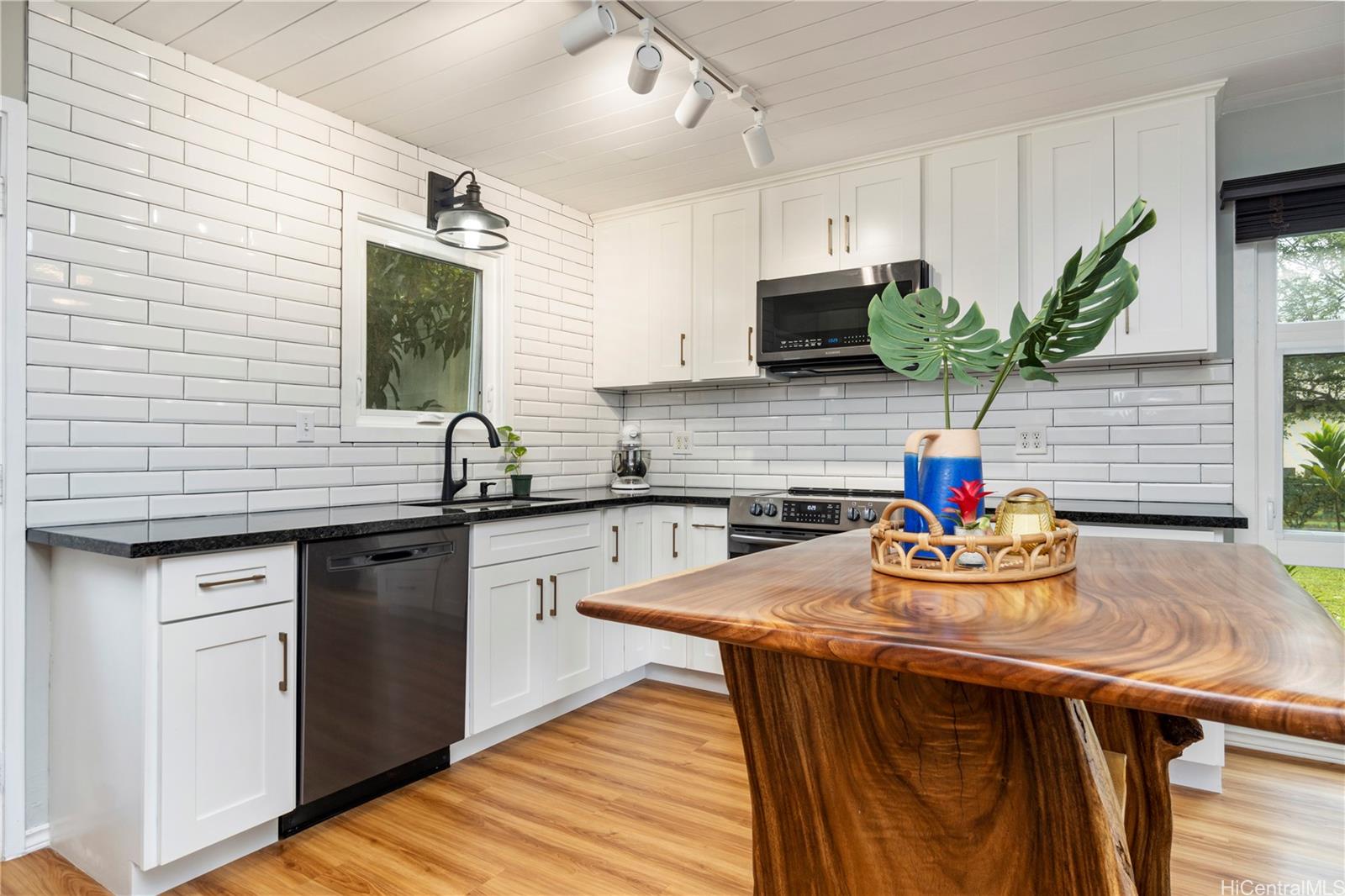 47380F Hui Iwa Street 57, 47380F Hui Iwa Street, Kaneohe Temple