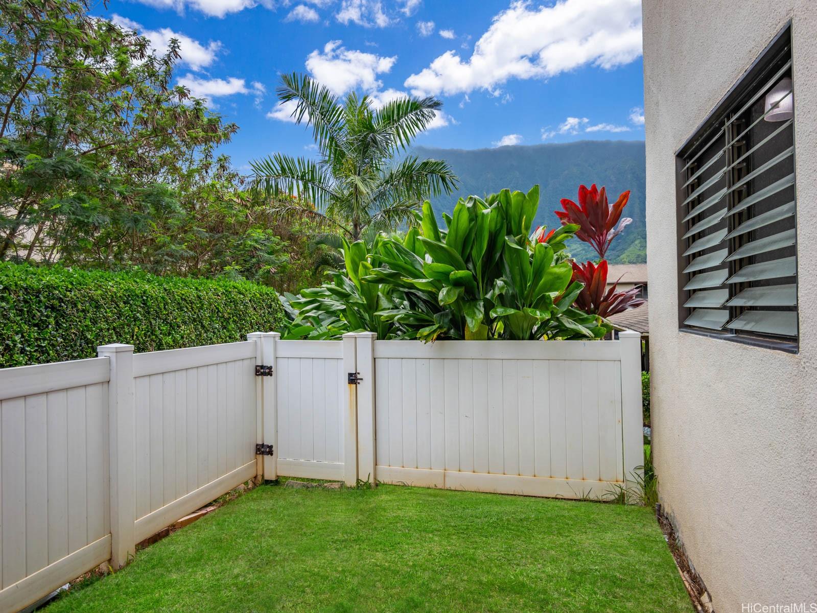 47-392 Hui Iwa Street townhouse # 4, Kaneohe, Hawaii - photo 2 of 21