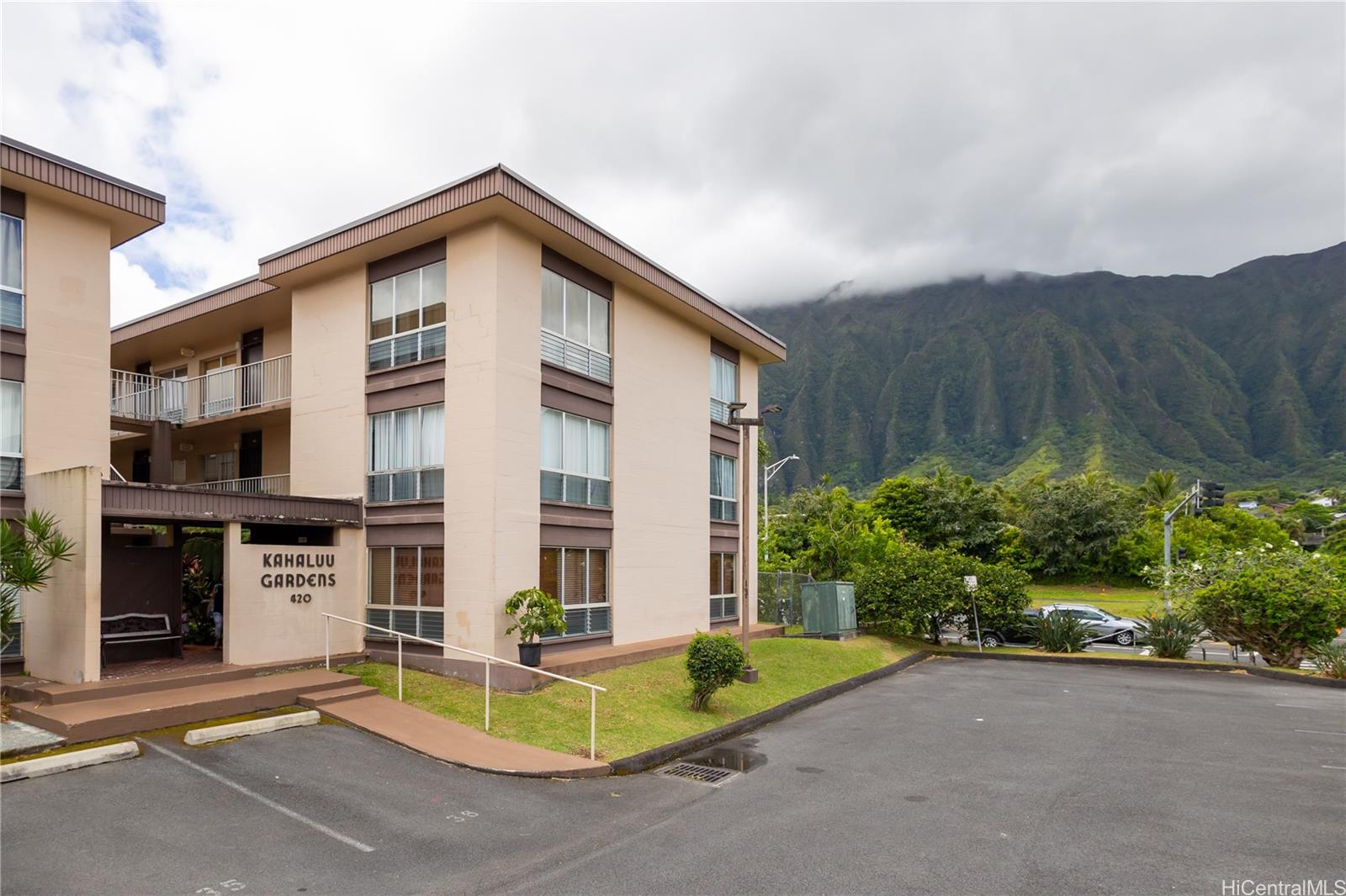 Kahaluu Gardens condo # A103, Kaneohe, Hawaii - photo 4 of 23