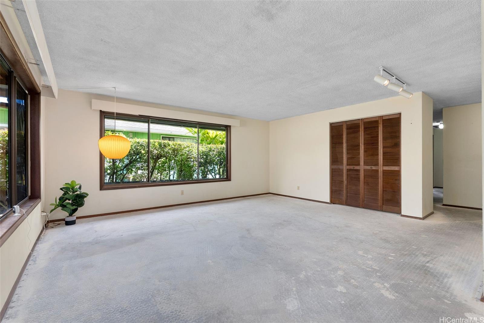 47-449  Aiai Place Ahuimanu Area, Kaneohe home - photo 3 of 25