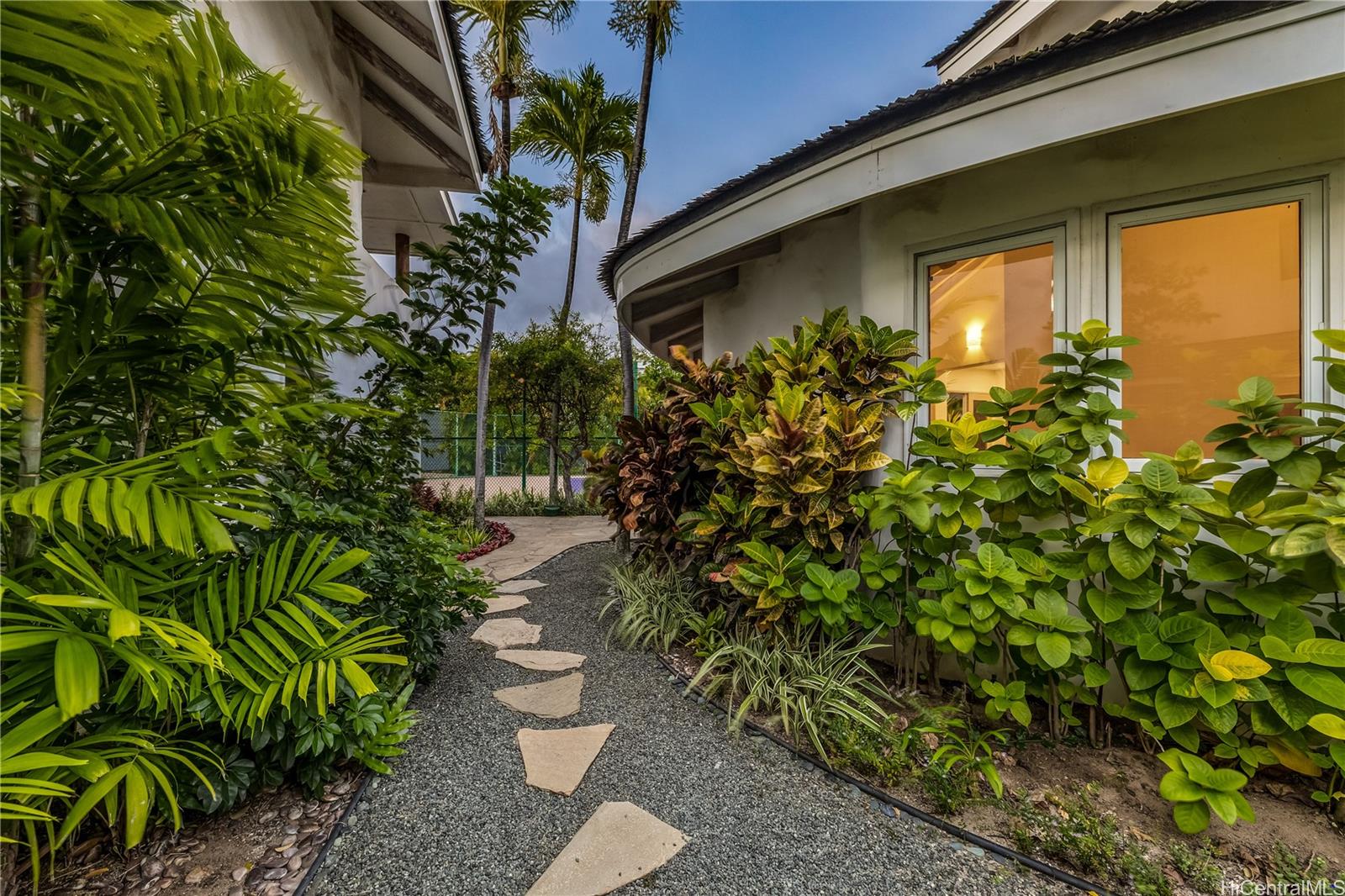 4745 Aukai Ave Honolulu - Multi-family - photo 21 of 25