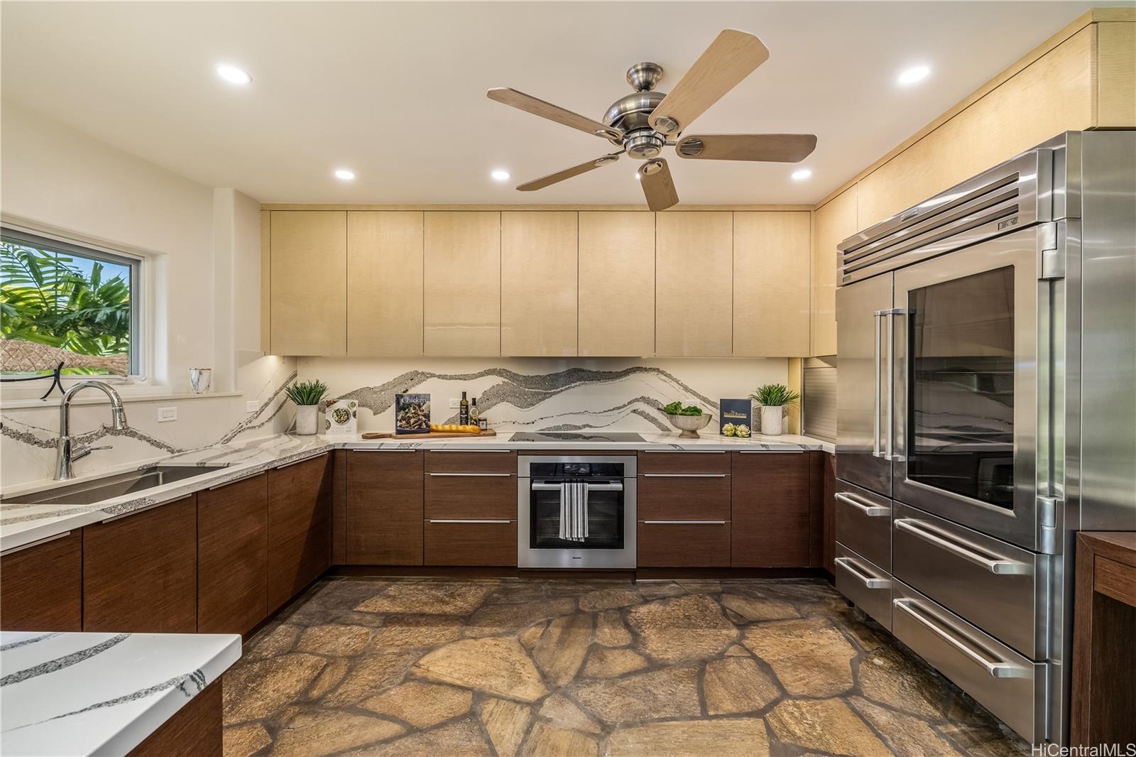 4745 Aukai Ave Honolulu - Multi-family - photo 10 of 25