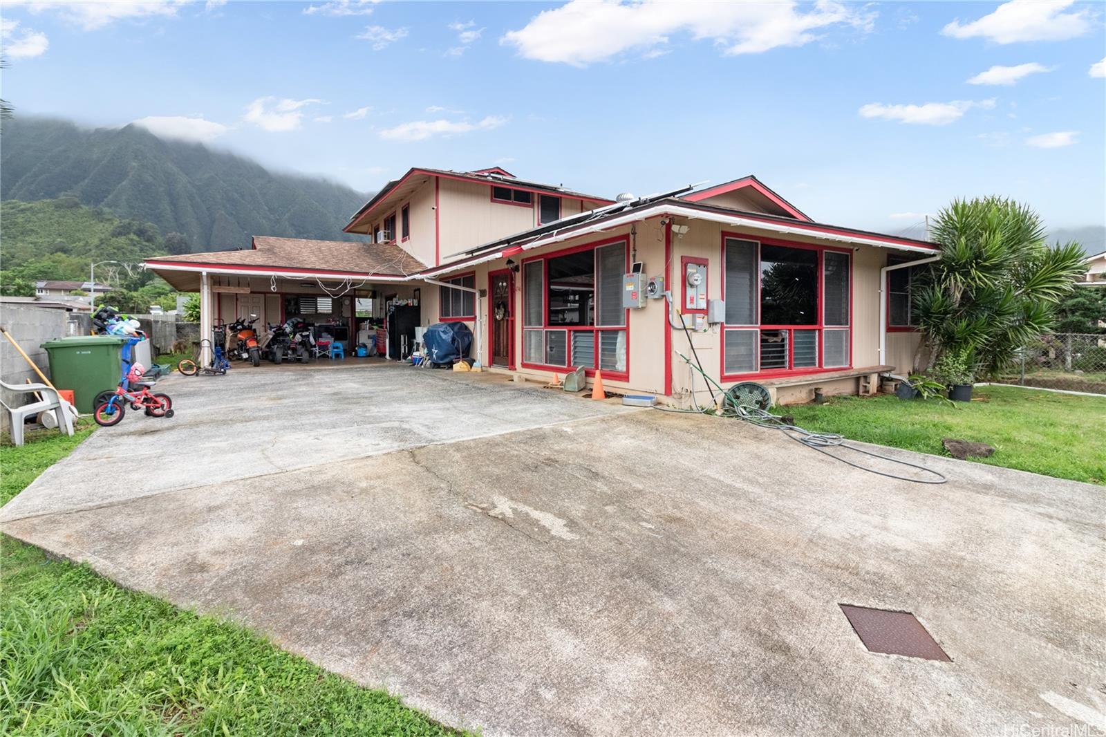 47-461  Aiai Pl Ahuimanu Area, Kaneohe home - photo 2 of 10