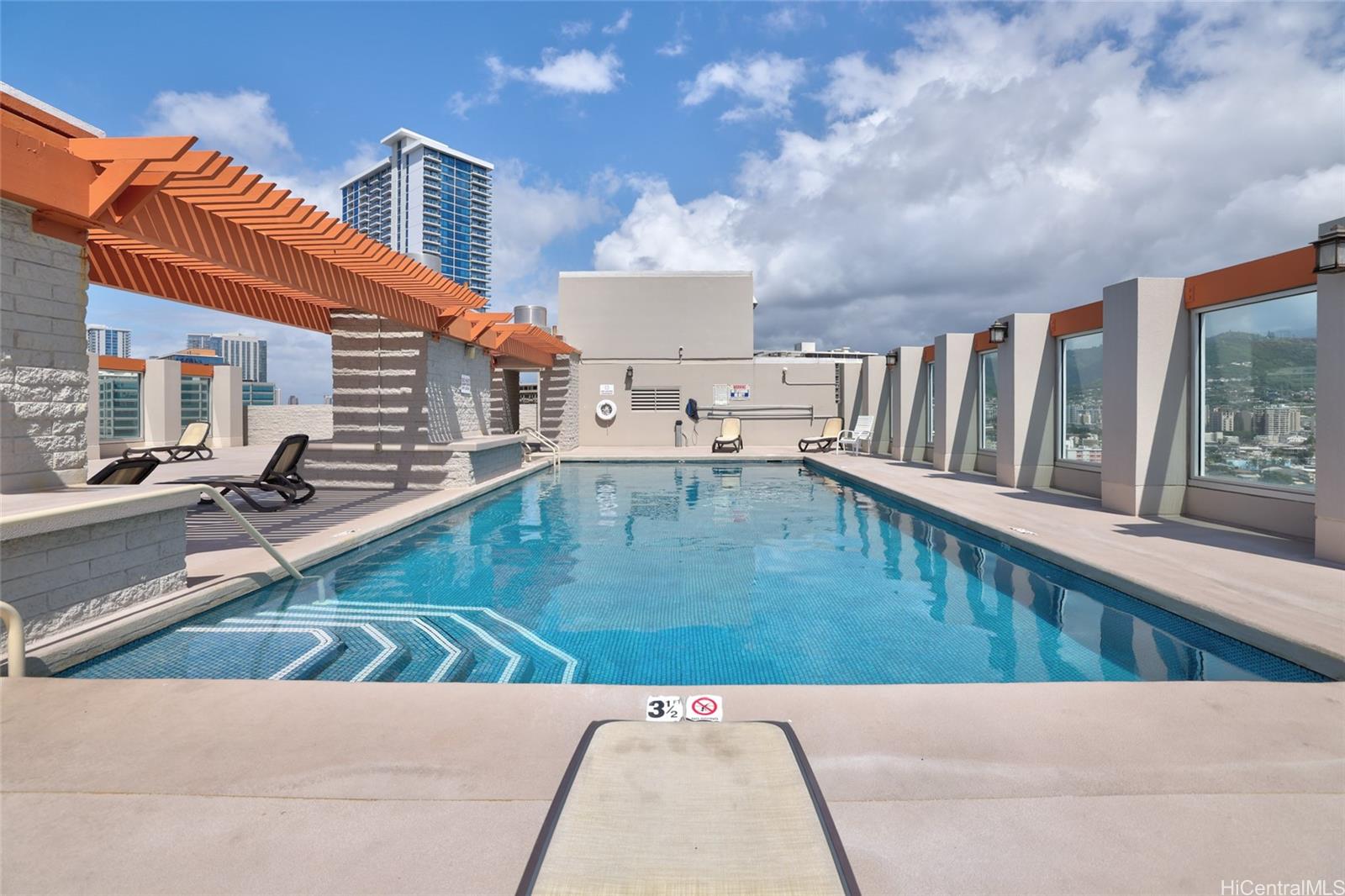 Atkinson Plaza condo # 1006, Honolulu, Hawaii - photo 17 of 21