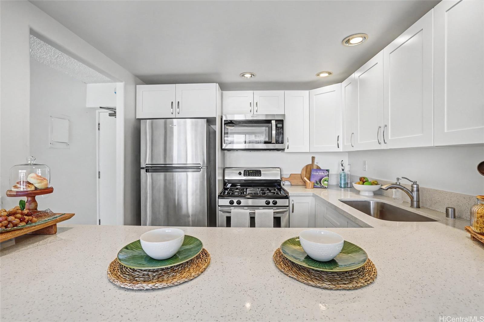 Atkinson Plaza condo # 1006, Honolulu, Hawaii - photo 4 of 21