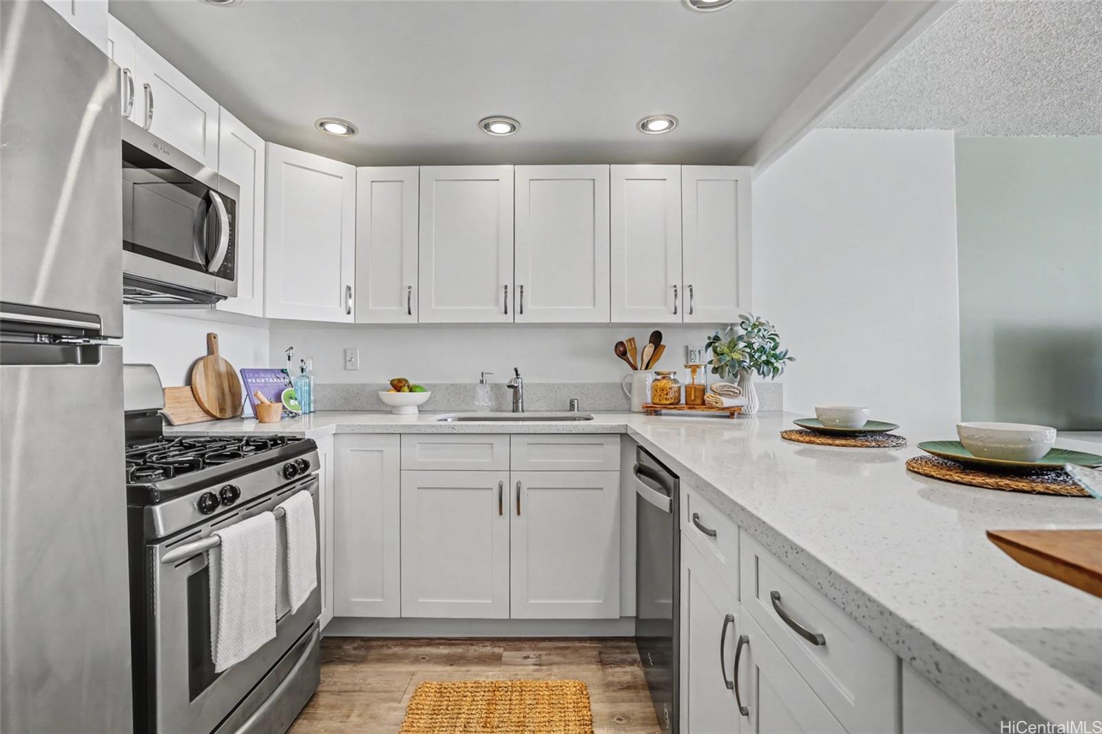 Atkinson Plaza condo # 1006, Honolulu, Hawaii - photo 5 of 21