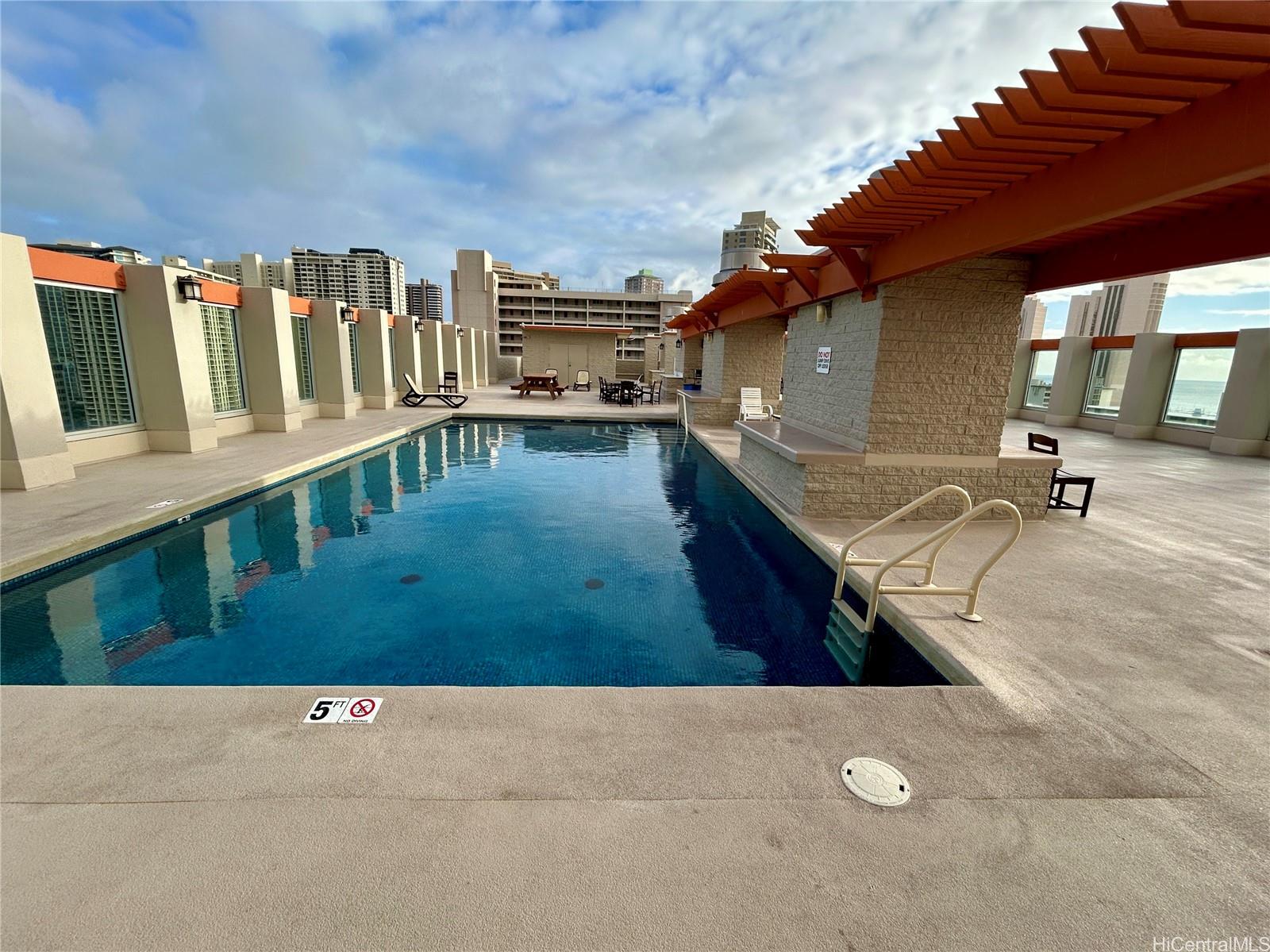 Atkinson Plaza condo # 1010, Honolulu, Hawaii - photo 4 of 9