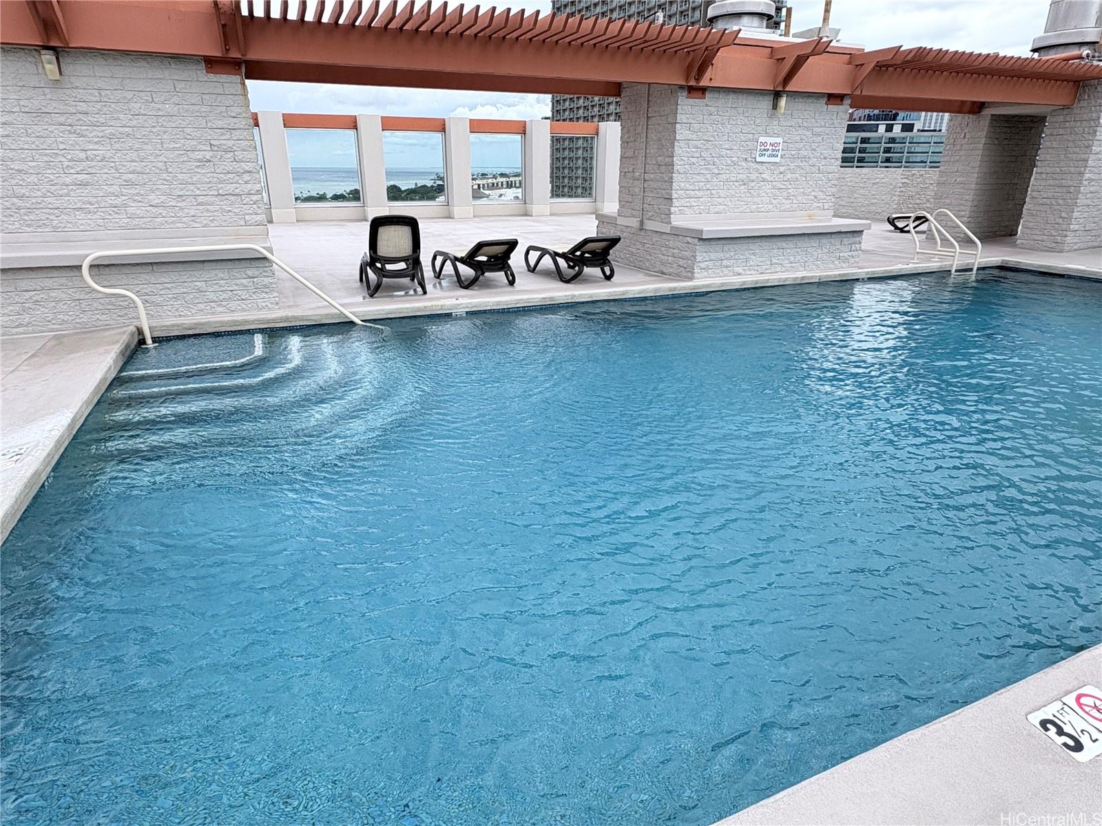 Atkinson Plaza condo # 1010, Honolulu, Hawaii - photo 5 of 9