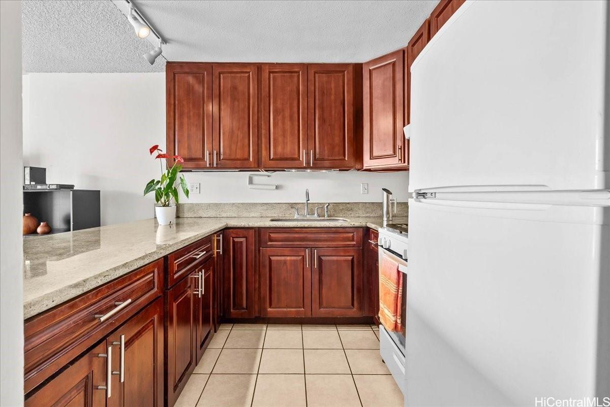 Atkinson Plaza condo # 1101, Honolulu, Hawaii - photo 5 of 25