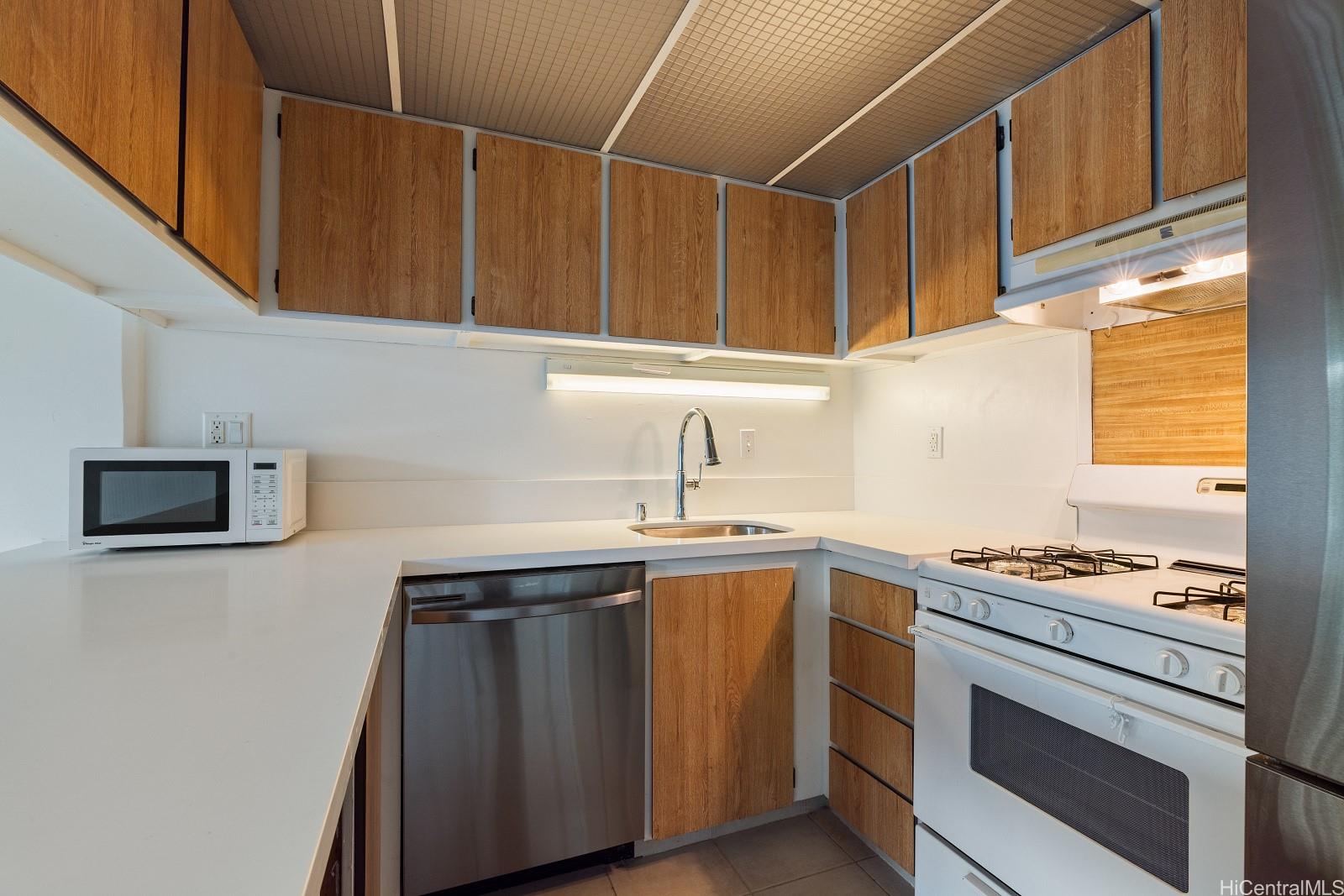 Atkinson Plaza condo # 601, Honolulu, Hawaii - photo 13 of 25