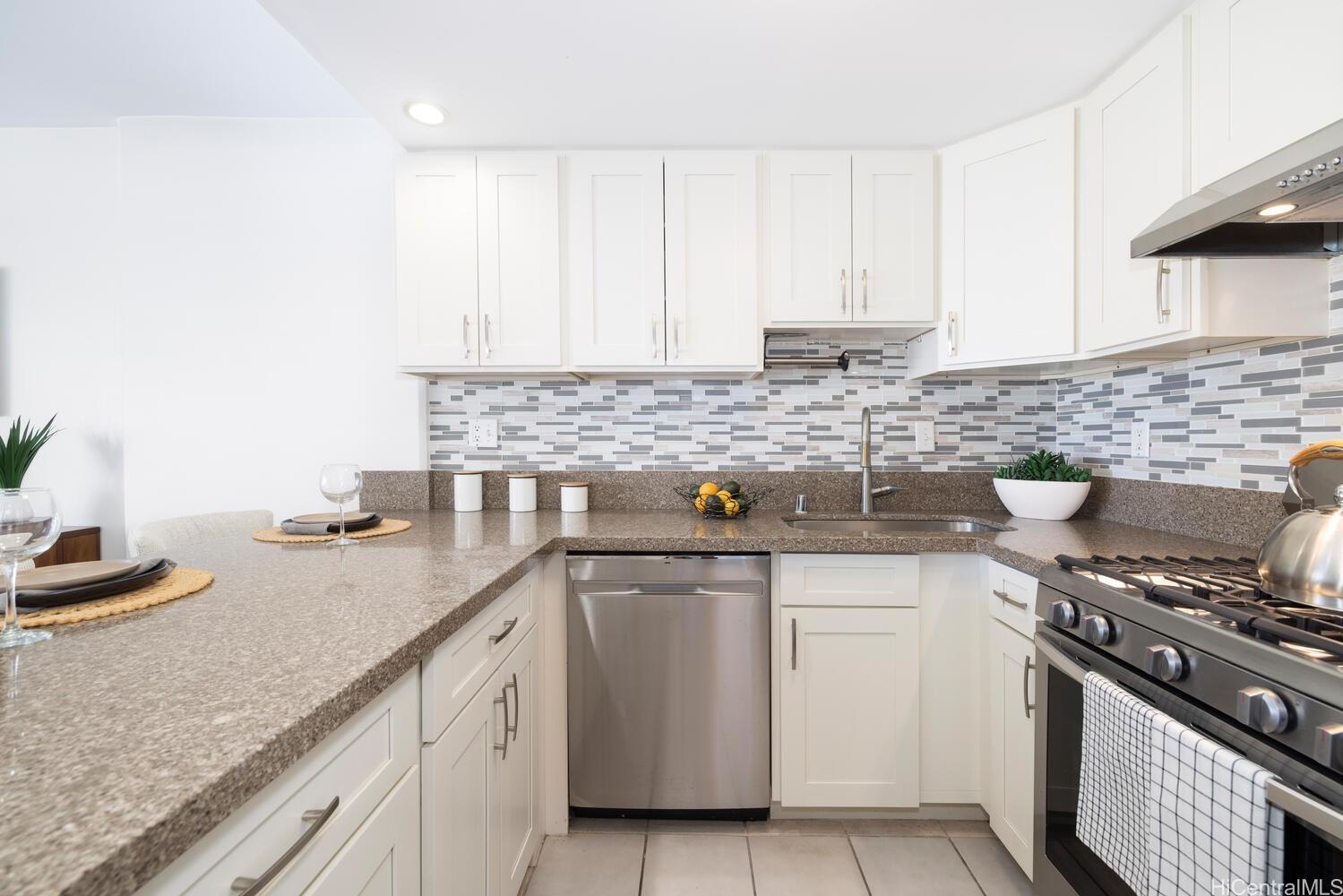 Atkinson Plaza condo # 608, Honolulu, Hawaii - photo 7 of 19