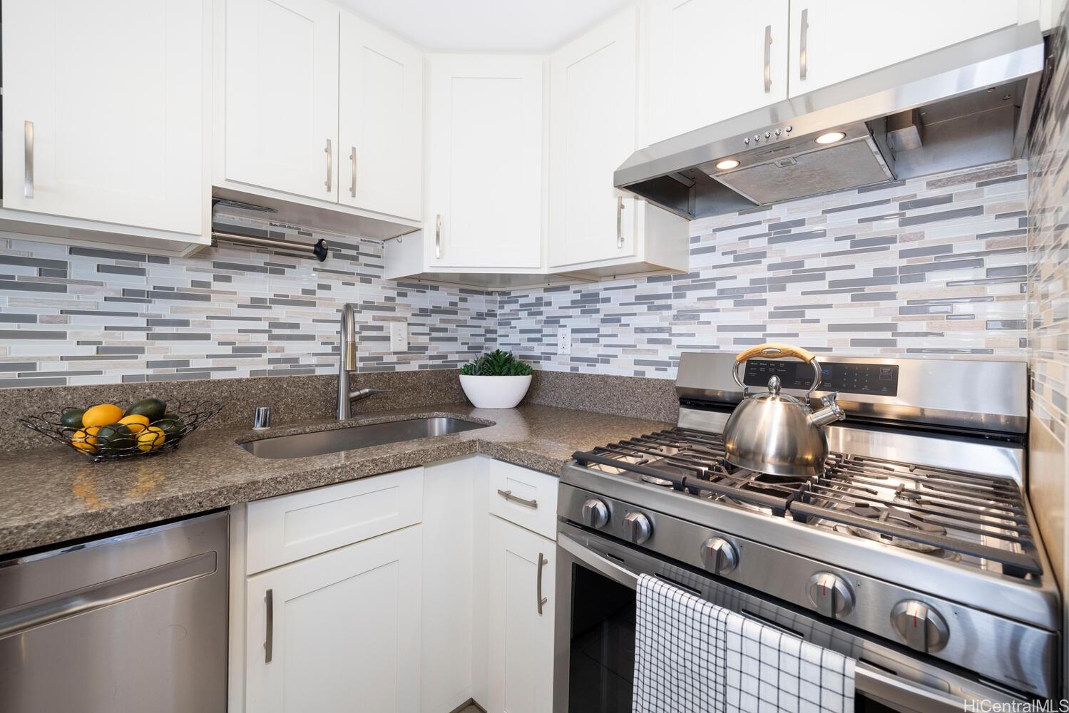 Atkinson Plaza condo # 608, Honolulu, Hawaii - photo 8 of 19