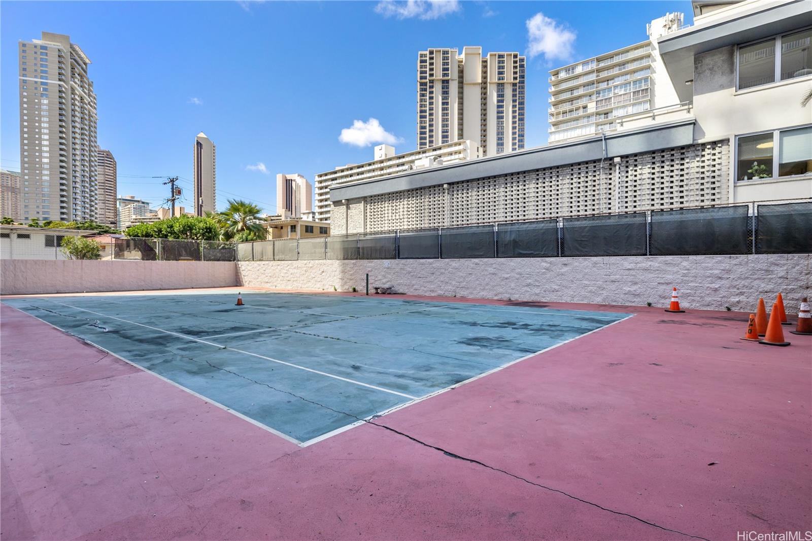 Atkinson Plaza condo # 709, Honolulu, Hawaii - photo 21 of 24