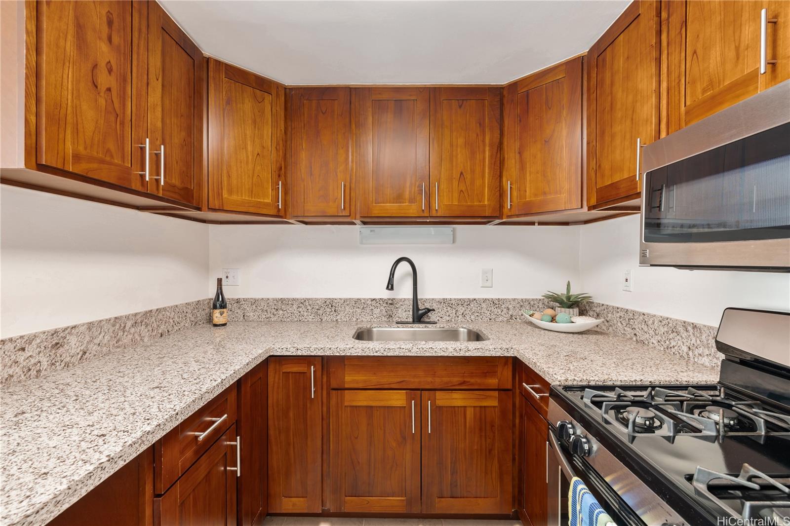 Atkinson Plaza condo # 709, Honolulu, Hawaii - photo 8 of 24