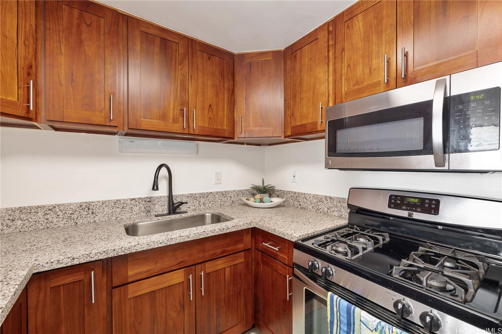 Atkinson Plaza condo # 709, Honolulu, Hawaii - photo 9 of 24