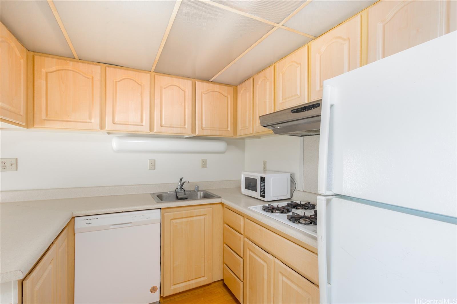 Atkinson Plaza condo # 801, Honolulu, Hawaii - photo 4 of 12