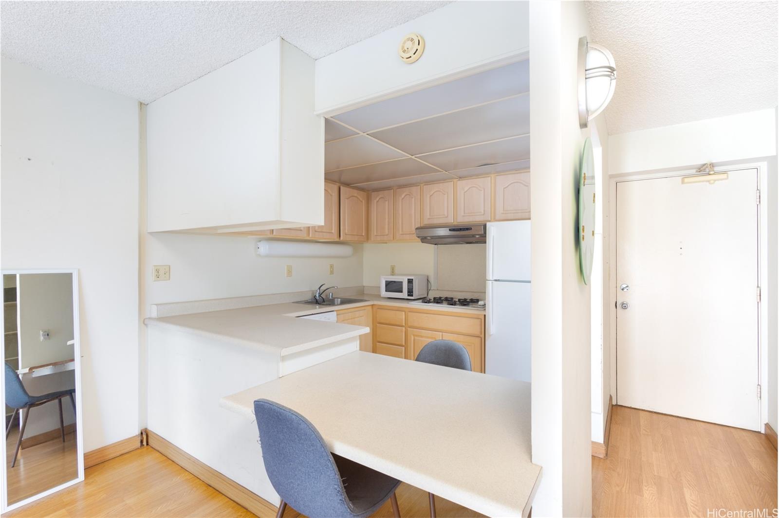 Atkinson Plaza condo # 801, Honolulu, Hawaii - photo 5 of 12