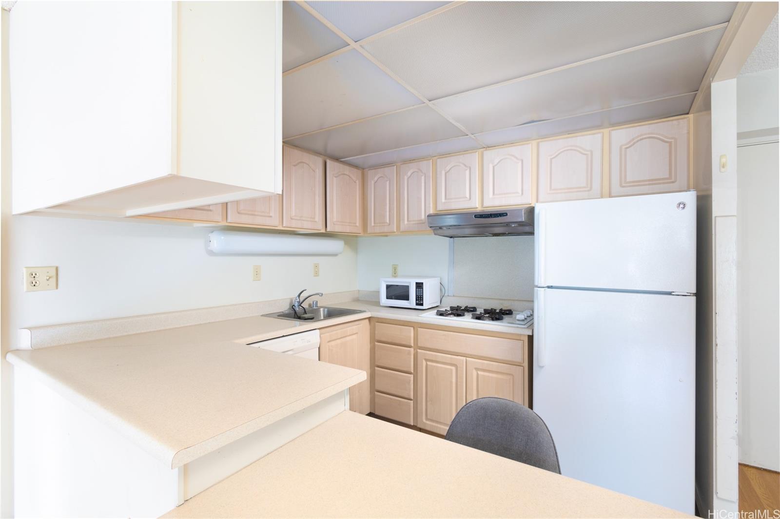 Atkinson Plaza condo # 801, Honolulu, Hawaii - photo 6 of 12