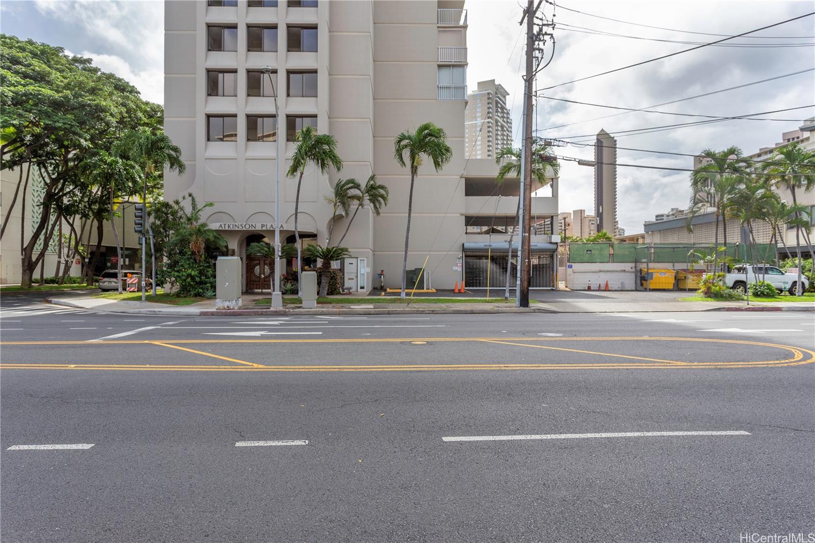Atkinson Plaza condo # 807, Honolulu, Hawaii - photo 2 of 23