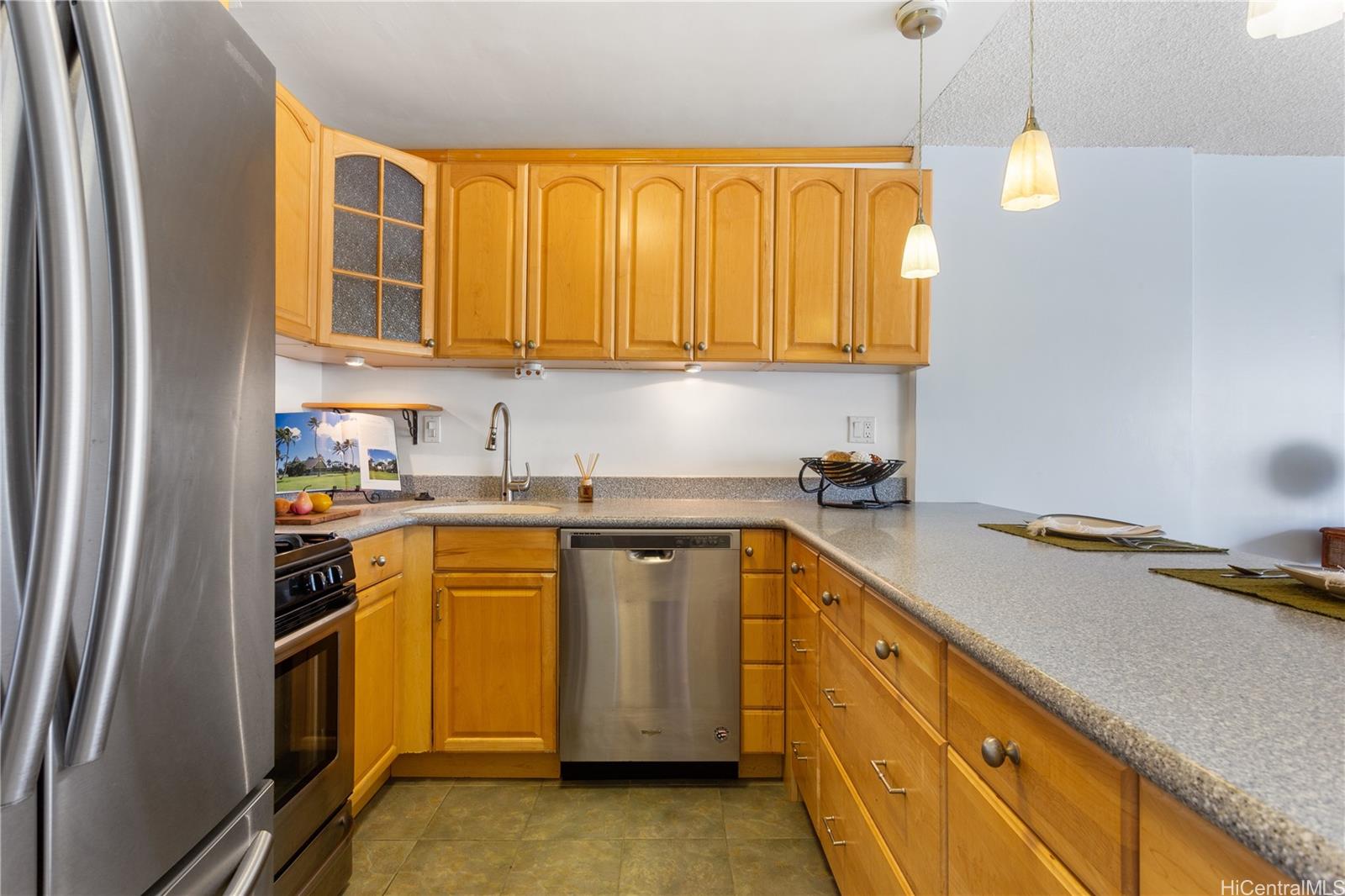 Atkinson Plaza condo # 807, Honolulu, Hawaii - photo 6 of 23