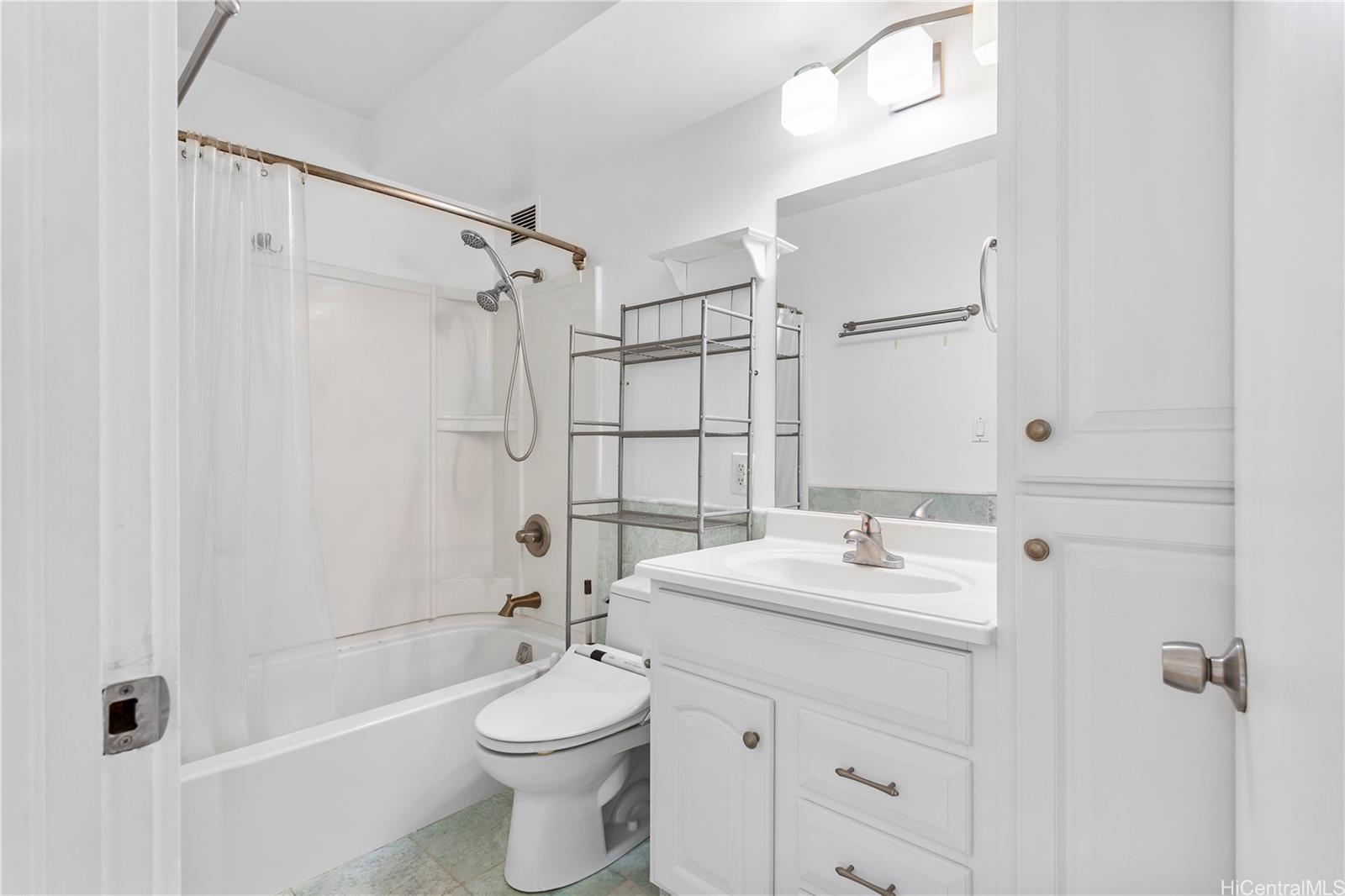 Atkinson Plaza condo # 807, Honolulu, Hawaii - photo 8 of 23