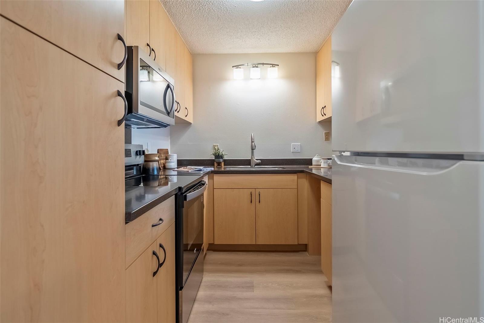 47-535  Alawiki Street Woodridge, Kaneohe home - photo 6 of 22