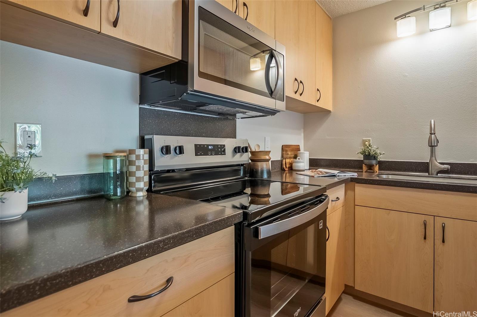 47-535  Alawiki Street Woodridge, Kaneohe home - photo 7 of 22