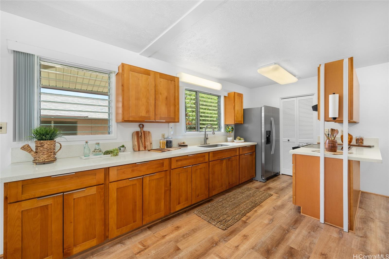 47-541  Hui Iwa Street Club View Estate, Kaneohe home - photo 5 of 25