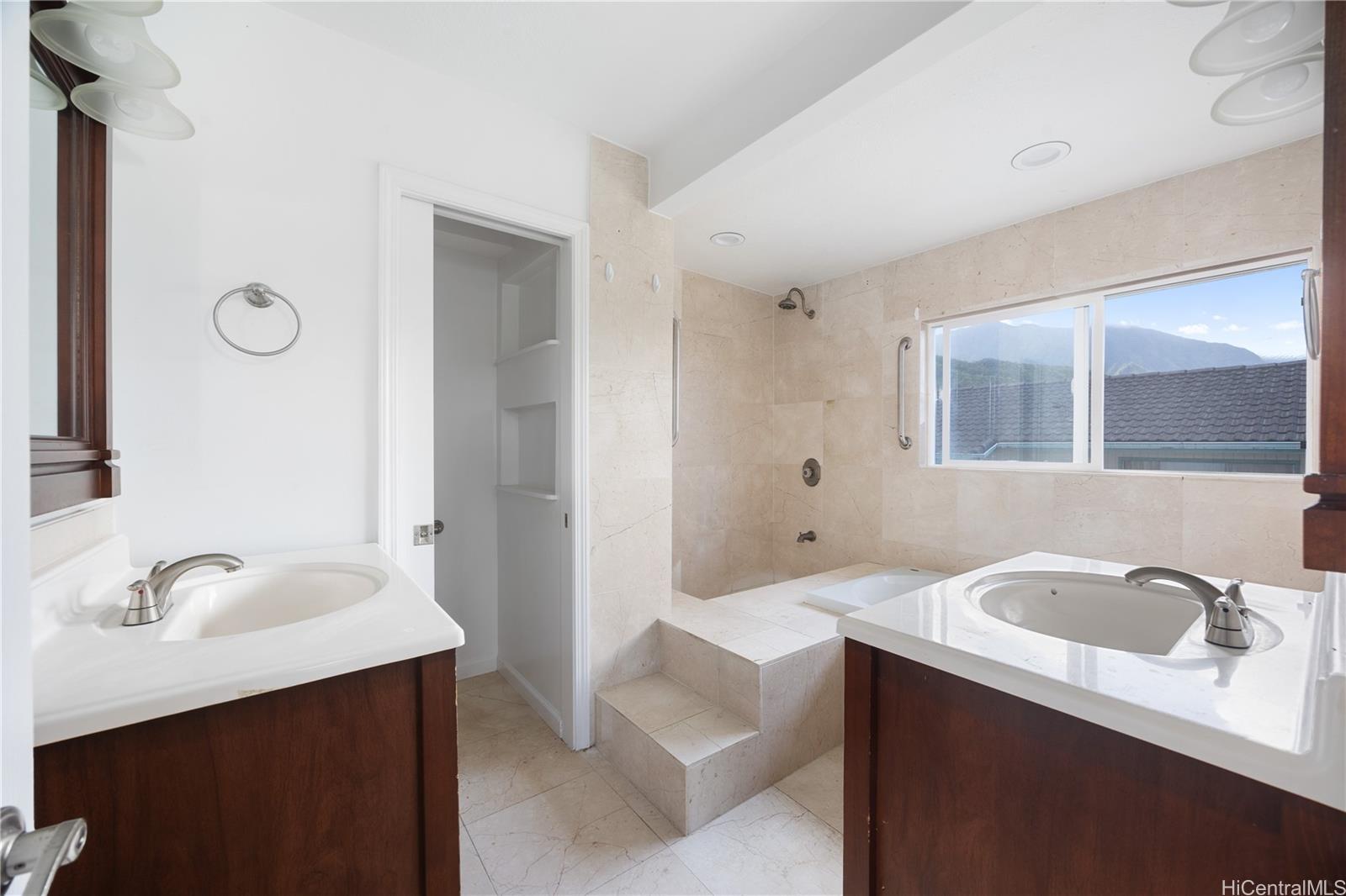 47-544  Hakuhale Street Ahuimanu Area, Kaneohe home - photo 10 of 25