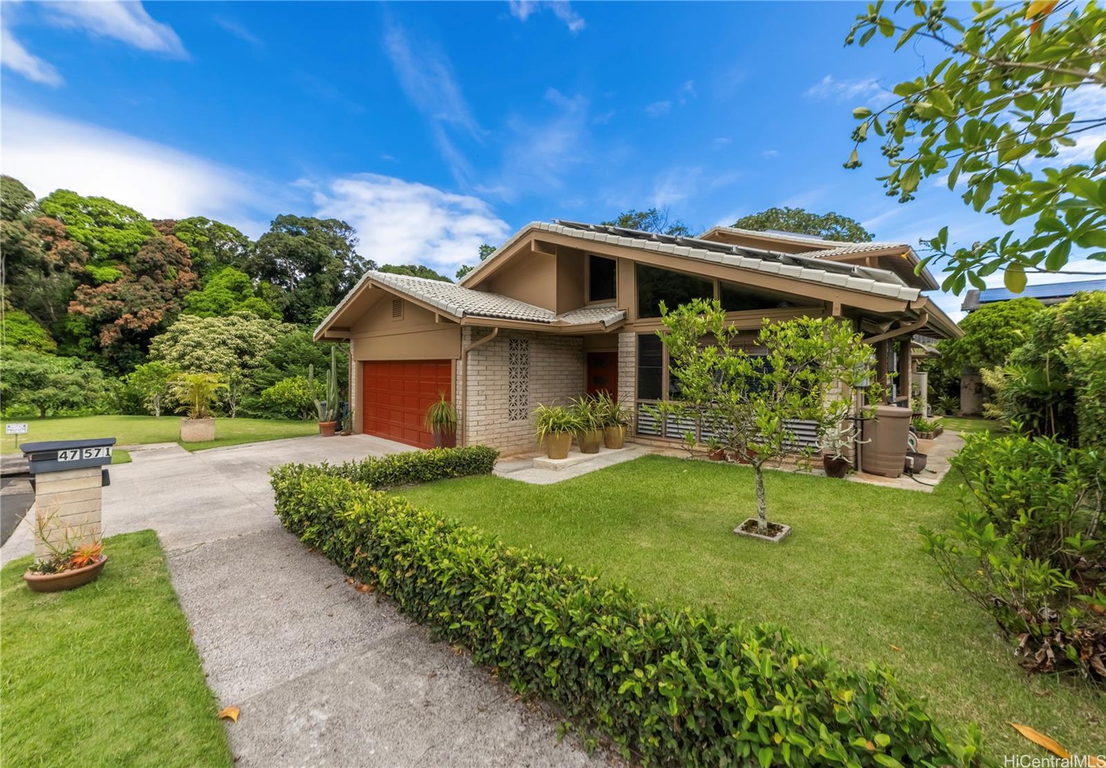 47-571  Hakuhale Street Ahuimanu Area, Kaneohe home - photo 2 of 25