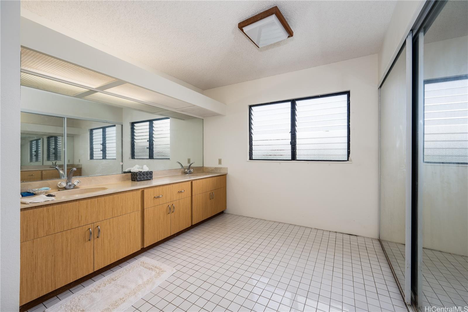 47-579  Nukupuu St Ahuimanu Hills, Kaneohe home - photo 12 of 25