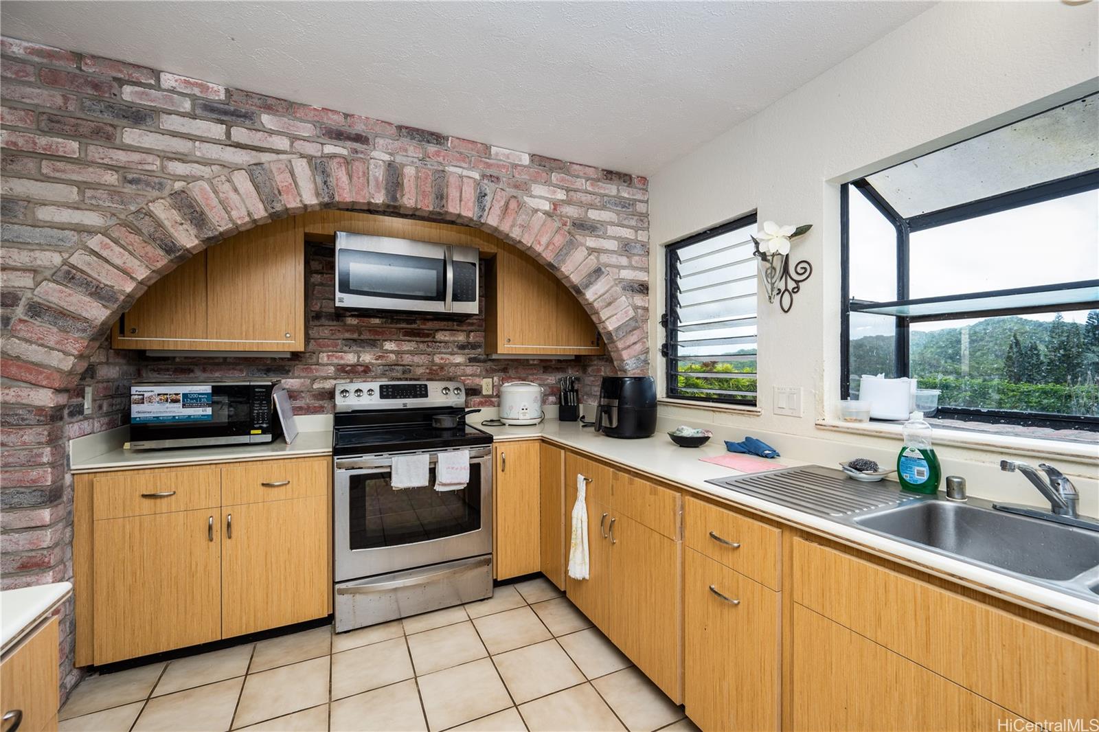 47-579  Nukupuu St Ahuimanu Hills, Kaneohe home - photo 8 of 25