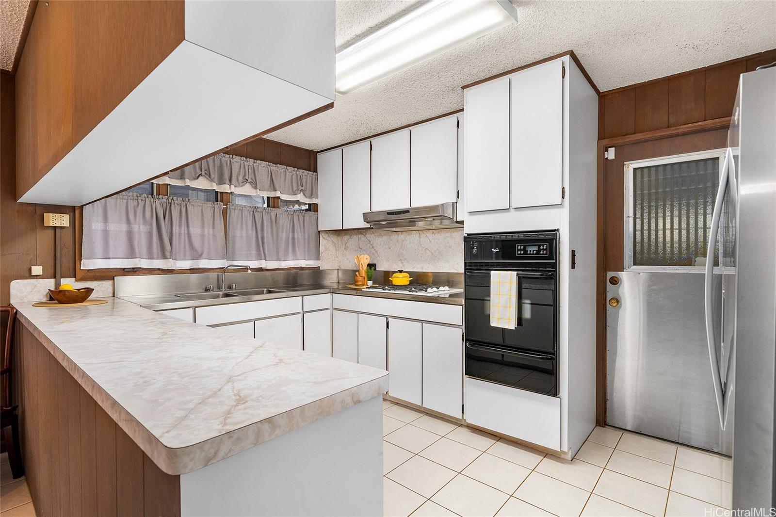 4758  Likini Street Salt Lake, Honolulu home - photo 8 of 25