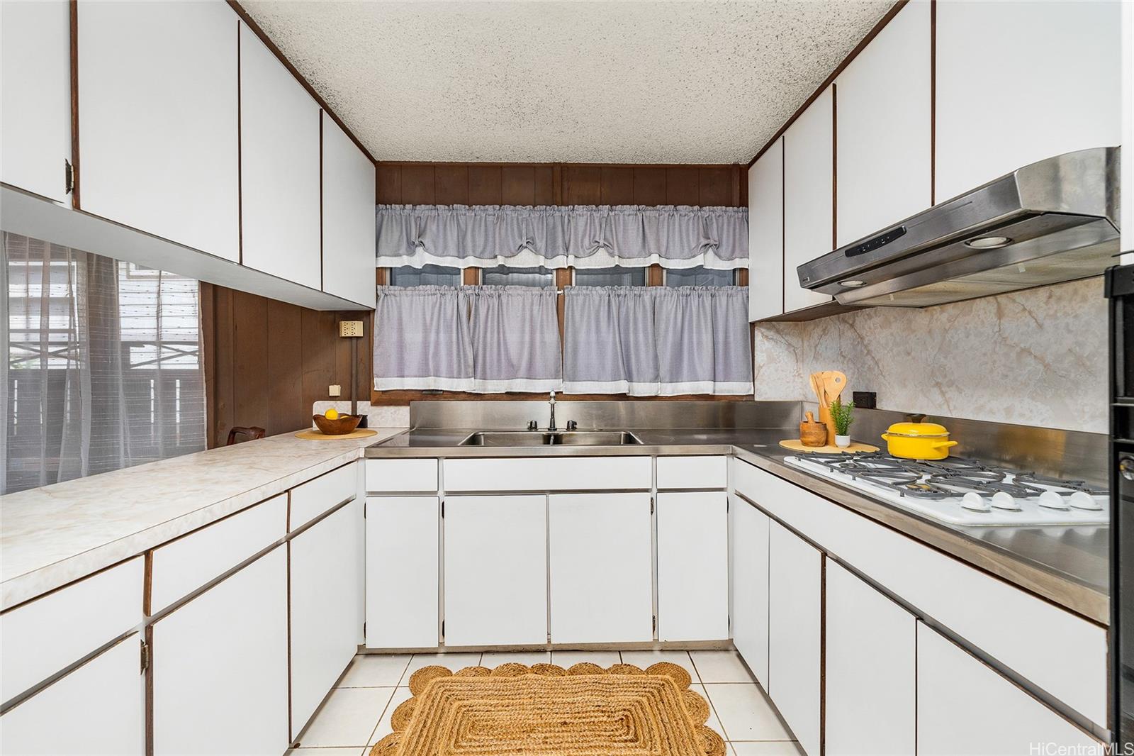 4758  Likini Street Salt Lake, Honolulu home - photo 9 of 25