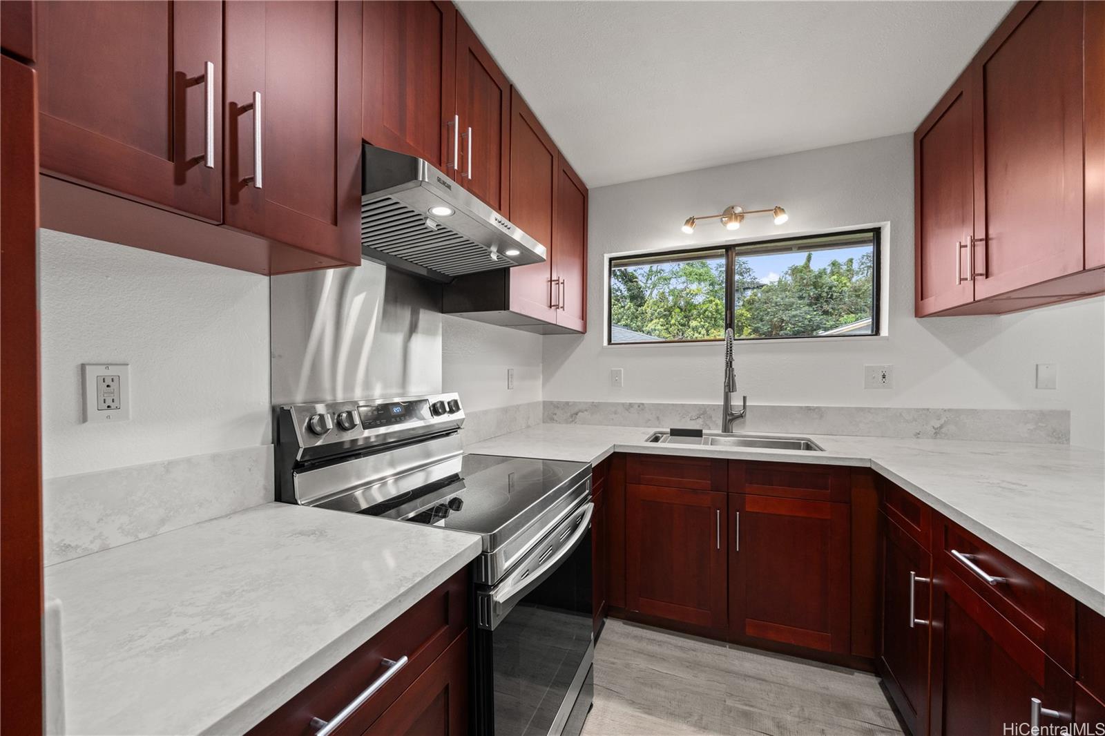 47-594  Maiapilo Way Woodridge, Kaneohe home - photo 4 of 15