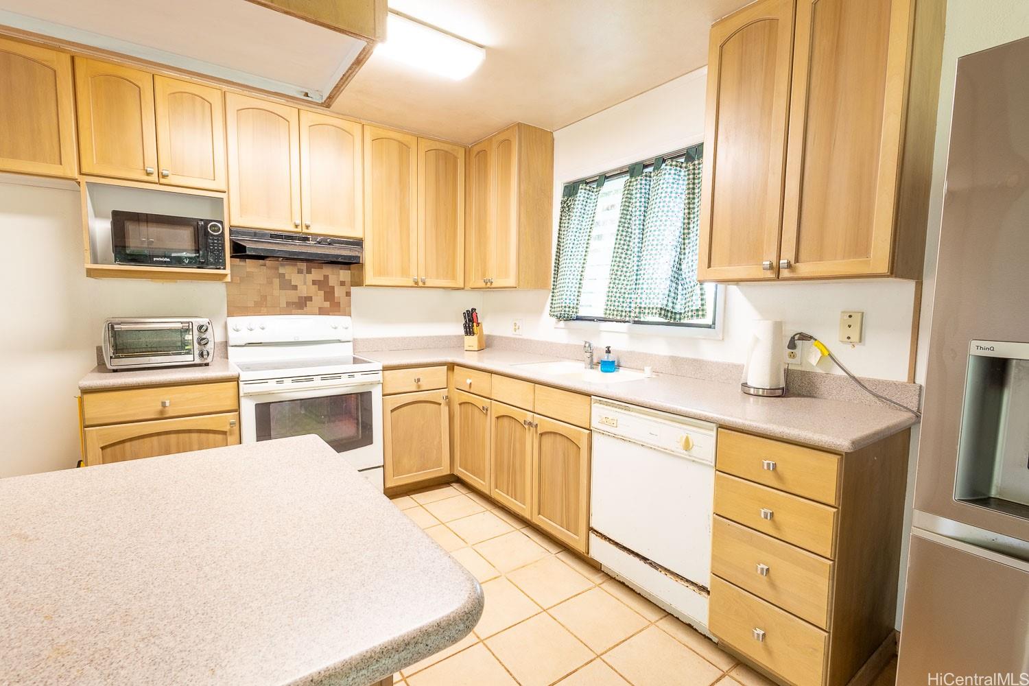 47-646  Melekula Road Ahuimanu Area, Kaneohe home - photo 3 of 24