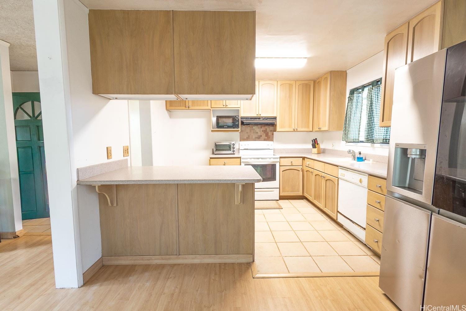 47-646  Melekula Road Ahuimanu Area, Kaneohe home - photo 4 of 24