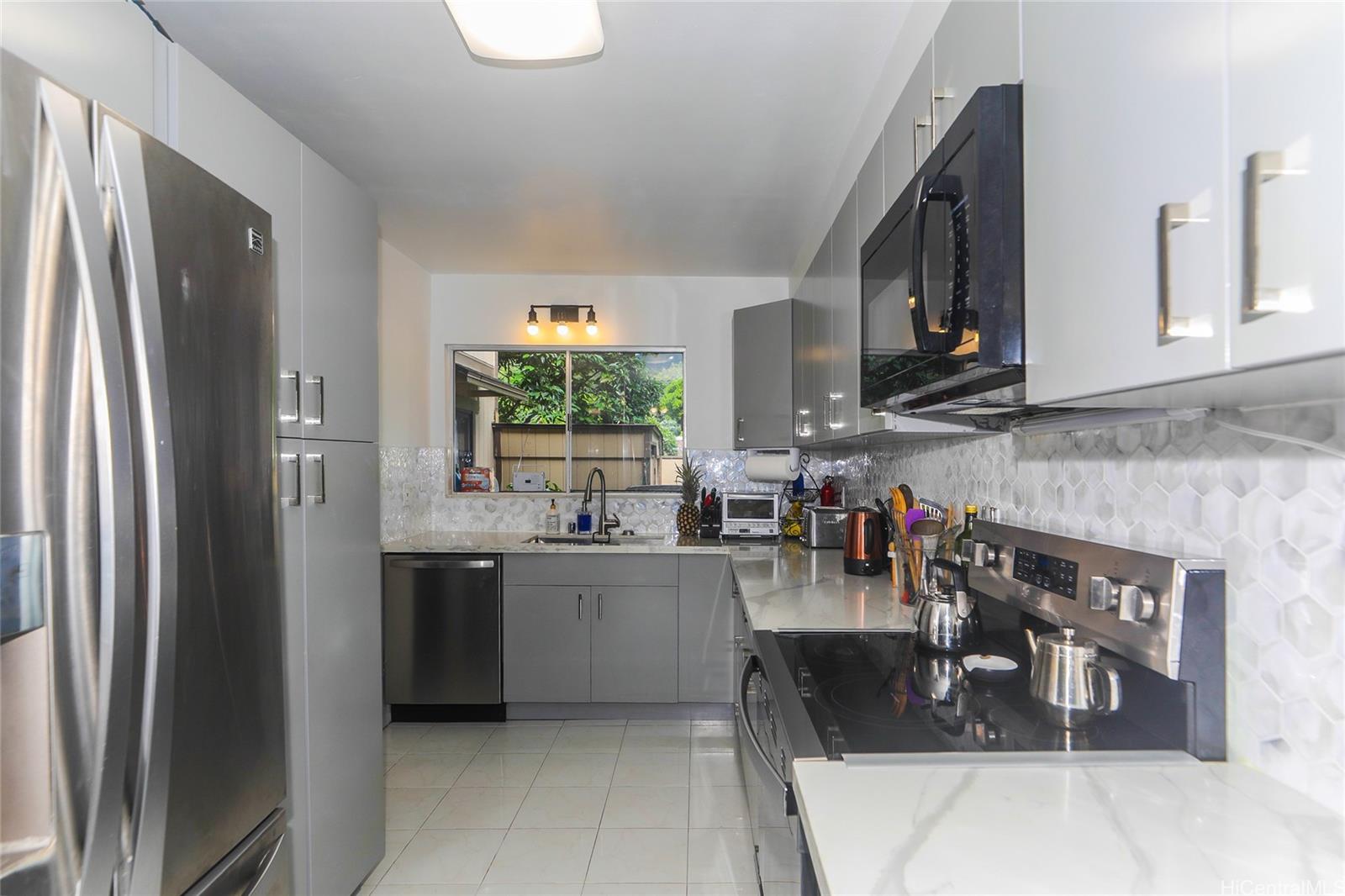 Clubview Gardens Homeowners Association townhouse # 7601, Kaneohe, Hawaii - photo 3 of 25