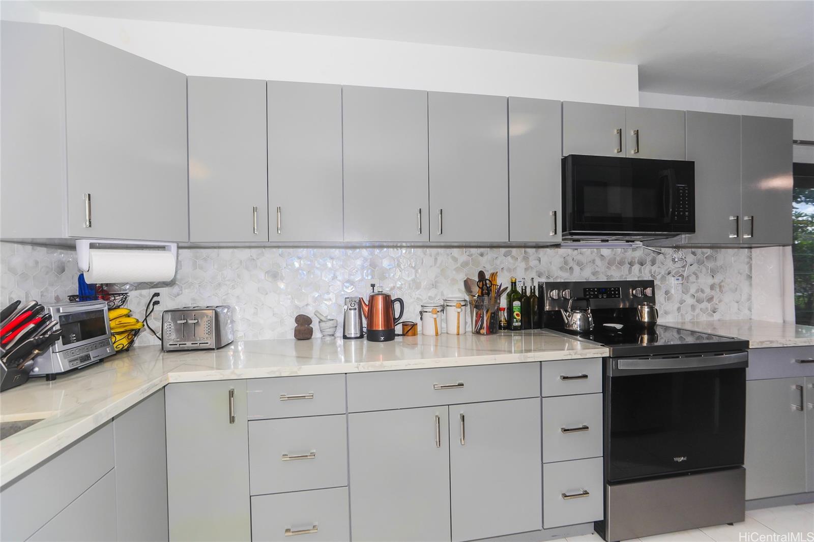 Clubview Gardens Homeowners Association townhouse # 7601, Kaneohe, Hawaii - photo 5 of 25